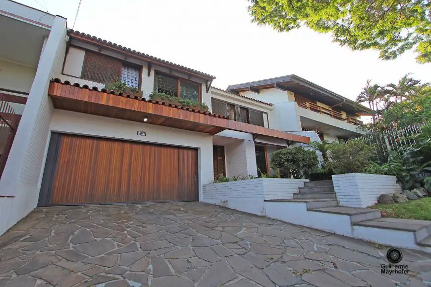Foto 2 de Casa com 4 Quartos à venda, 290m² em Vila Assunção, Porto Alegre