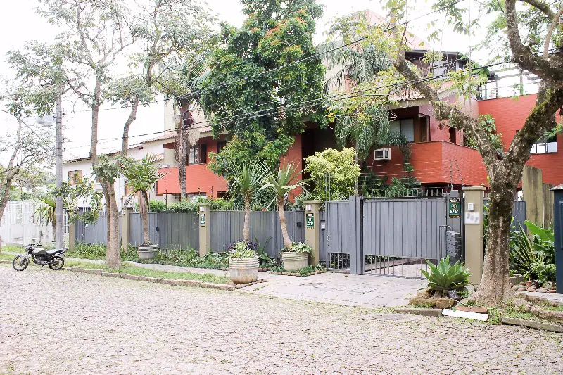 Foto 1 de Casa com 4 Quartos à venda, 347m² em Vila Assunção, Porto Alegre