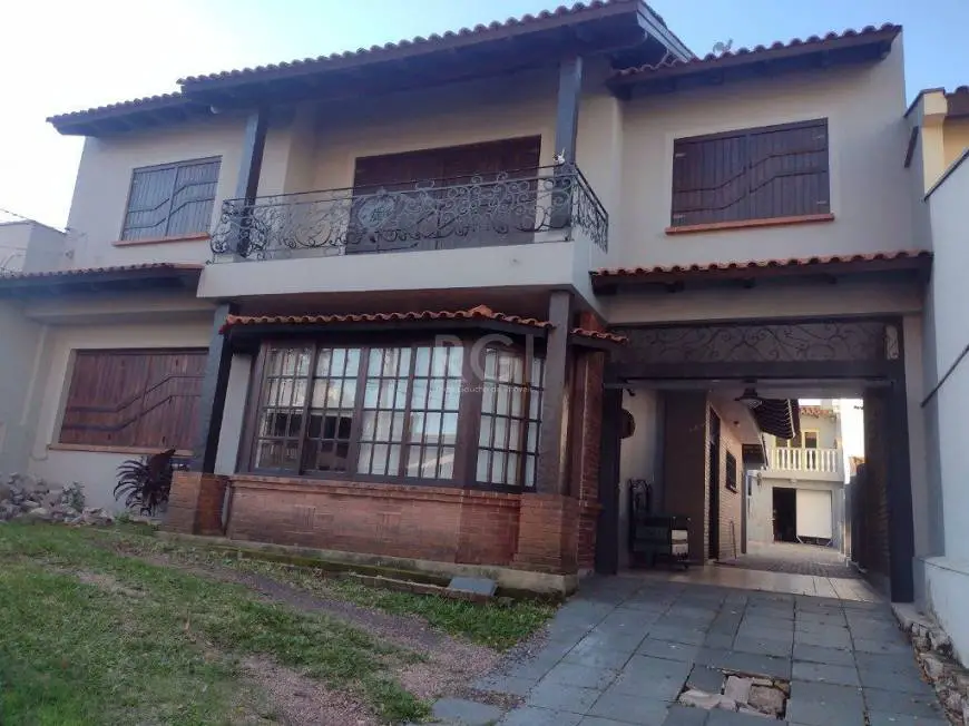 Foto 1 de Casa com 4 Quartos à venda, 390m² em Vila Assunção, Porto Alegre