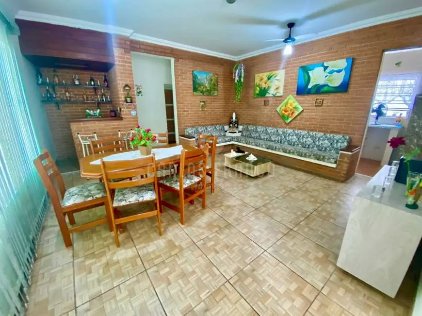 Foto 3 de Casa com 4 Quartos à venda, 295m² em Vila Caicara, Praia Grande
