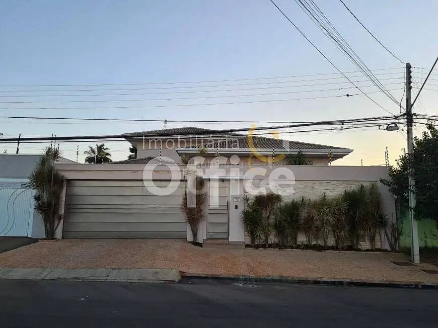 Foto 1 de Casa com 4 Quartos à venda, 412m² em Vila Jaiara, Anápolis