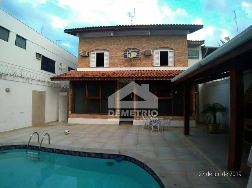 Foto 1 de Casa com 4 Quartos à venda, 278m² em Vila Paraiba, Guaratinguetá