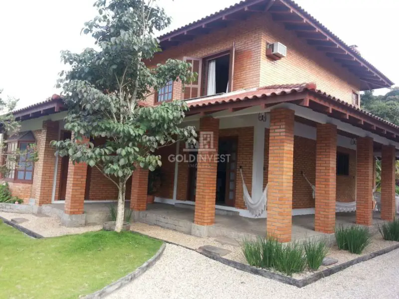 Foto 1 de Casa com 5 Quartos para venda ou aluguel, 420m² em Centro, Guabiruba