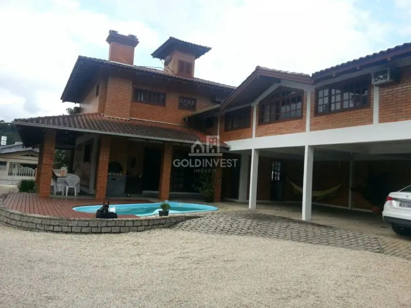 Foto 3 de Casa com 5 Quartos para venda ou aluguel, 420m² em Centro, Guabiruba