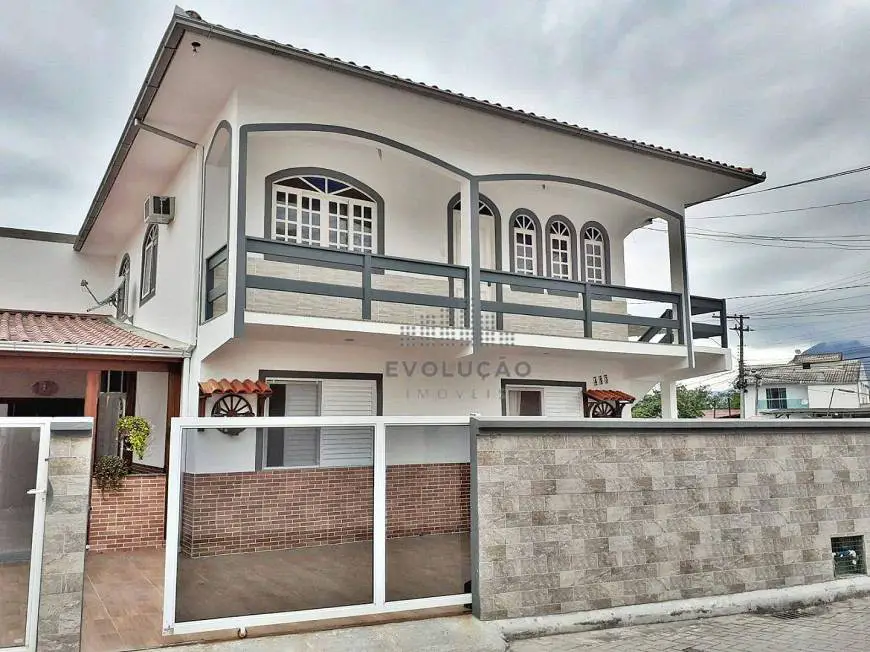 Foto 1 de Casa com 5 Quartos à venda, 250m² em Centro, Palhoça