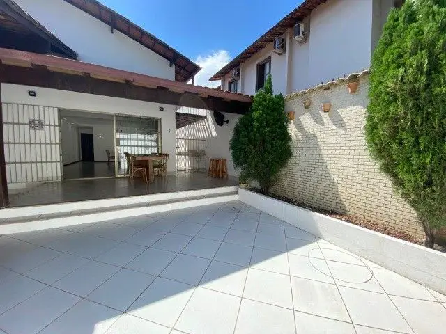 Foto 1 de Casa com 5 Quartos à venda, 310m² em Centro, Vila Velha