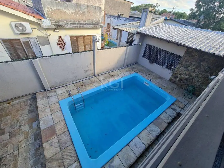 Foto 1 de Casa com 5 Quartos à venda, 115m² em Guarujá, Porto Alegre