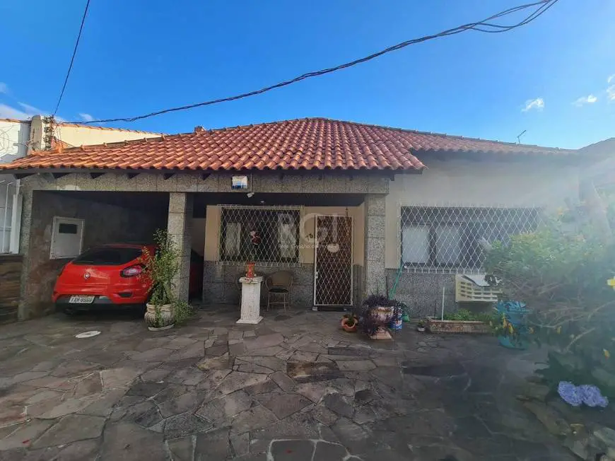 Foto 2 de Casa com 5 Quartos à venda, 115m² em Guarujá, Porto Alegre