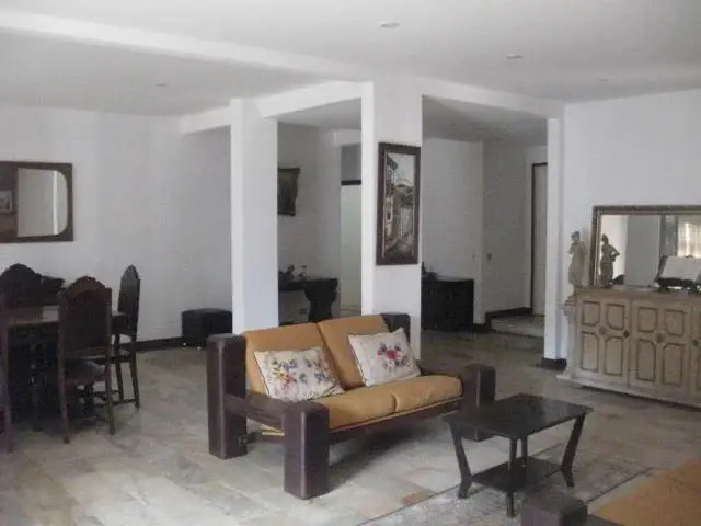 Foto 1 de Casa com 5 Quartos à venda, 700m² em Humaitá, Rio de Janeiro