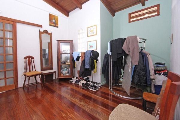 Foto 2 de Casa com 5 Quartos à venda, 240m² em Ipanema, Porto Alegre