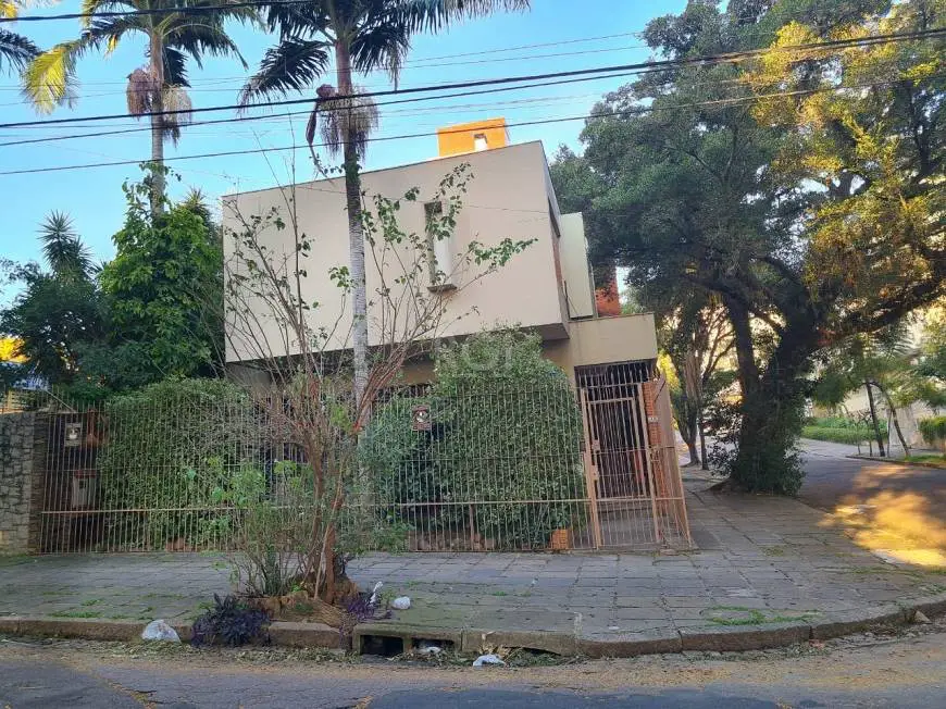 Foto 3 de Casa com 5 Quartos à venda, 310m² em Petrópolis, Porto Alegre