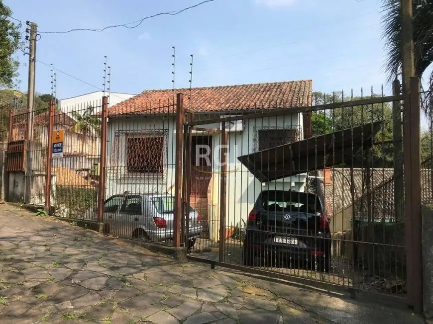 Foto 1 de Casa com 5 Quartos à venda, 490m² em Teresópolis, Porto Alegre