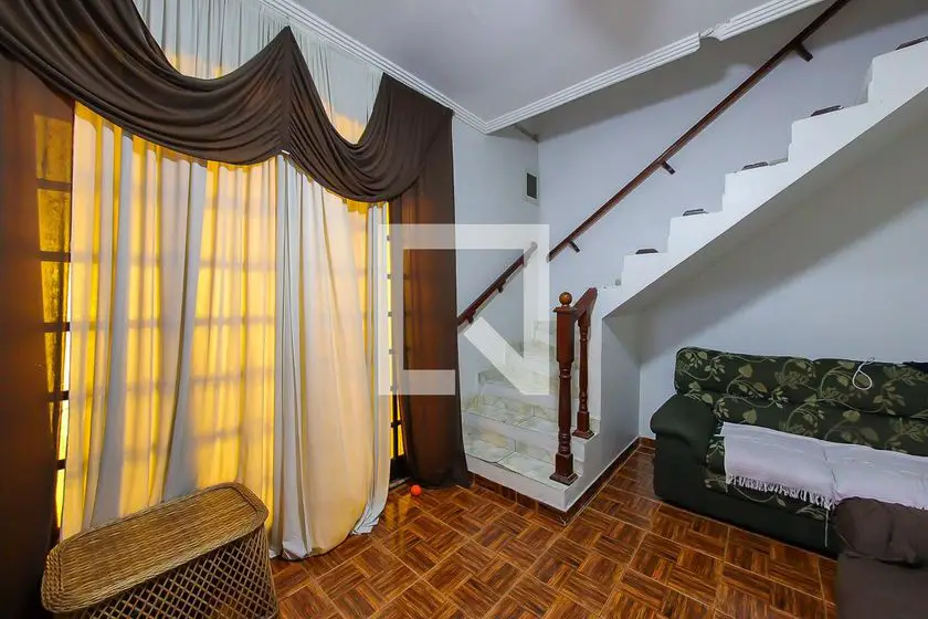 Foto 1 de Casa com 6 Quartos para alugar, 350m² em Jardim Cocaia, Guarulhos