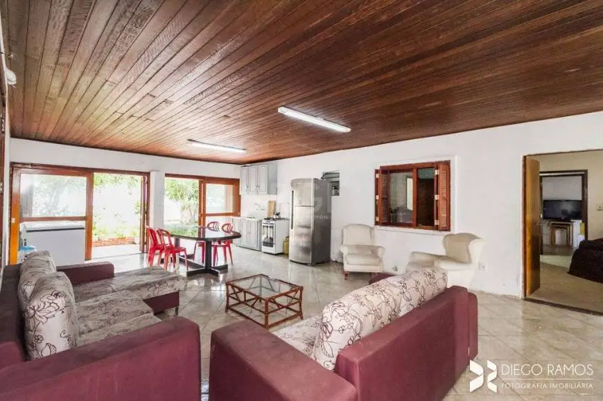 Foto 2 de Casa com 6 Quartos à venda, 450m² em Nonoai, Porto Alegre