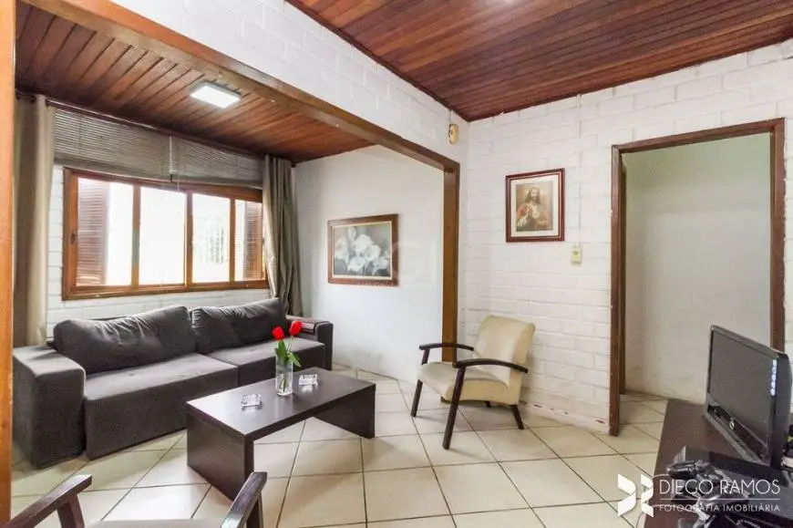 Foto 3 de Casa com 6 Quartos à venda, 450m² em Nonoai, Porto Alegre