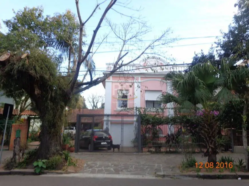 Foto 1 de Casa com 6 Quartos à venda, 240m² em Teresópolis, Porto Alegre