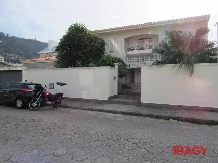 Foto 1 de Casa com 6 Quartos para alugar, 406m² em Trindade, Florianópolis