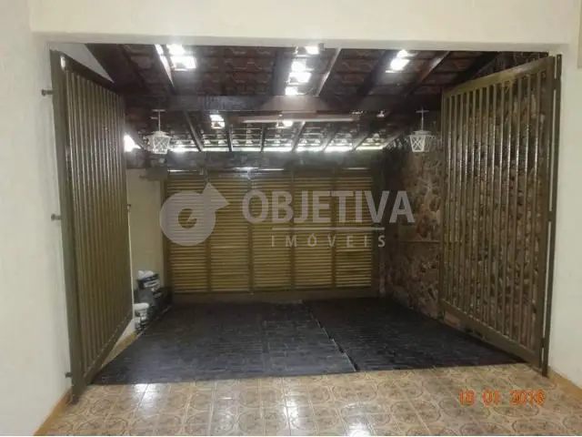 Foto 4 de Casa com 6 Quartos para alugar, 240m² em Vigilato Pereira, Uberlândia
