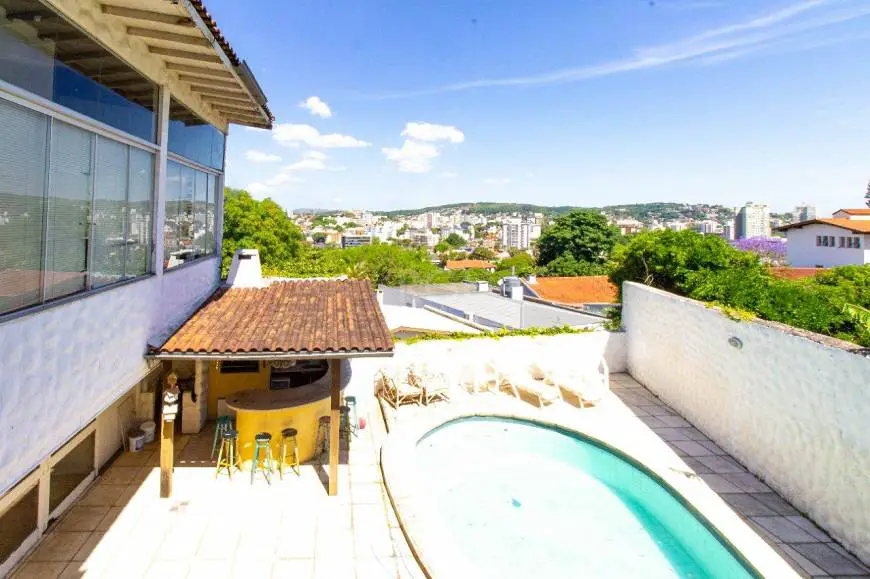 Foto 1 de Casa com 6 Quartos à venda, 422m² em Vila Assunção, Porto Alegre