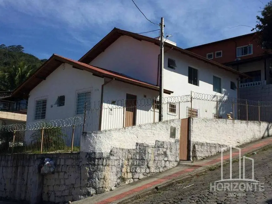 Foto 1 de Casa com 9 Quartos à venda, 168m² em Pantanal, Florianópolis