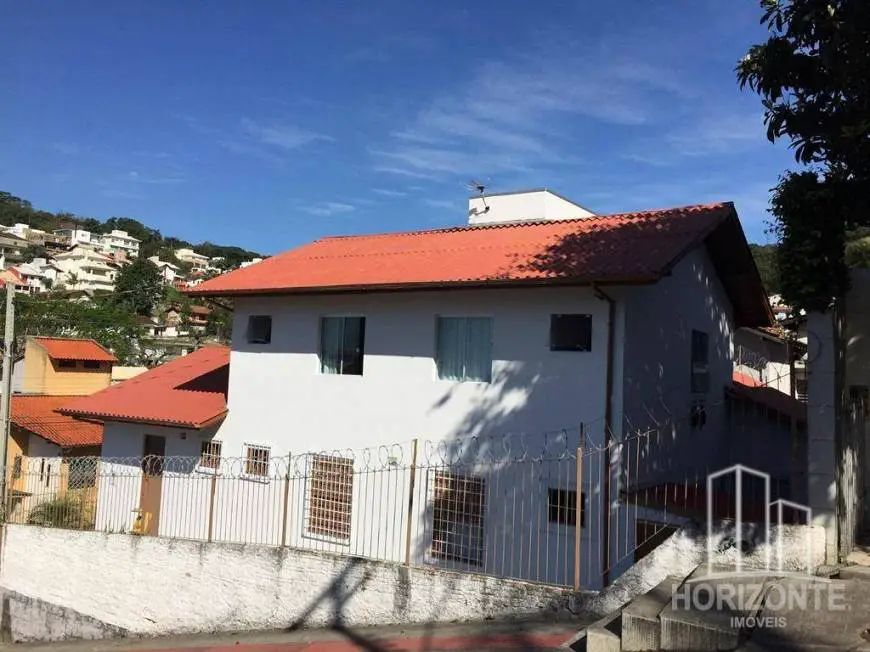 Foto 2 de Casa com 9 Quartos à venda, 168m² em Pantanal, Florianópolis