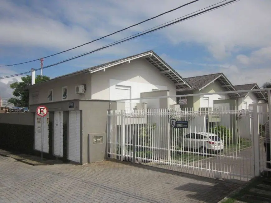Foto 1 de Casa de Condomínio com 2 Quartos para alugar, 138m² em Costa E Silva, Joinville