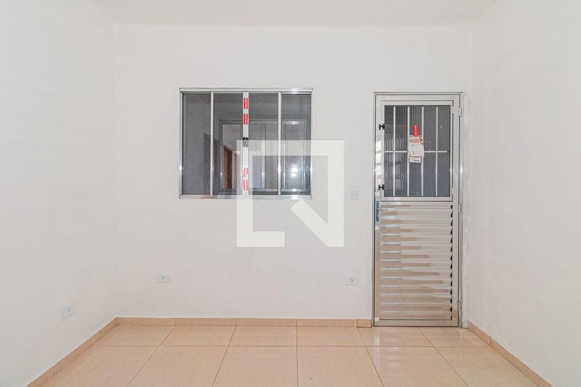 Foto 1 de Casa de Condomínio com 2 Quartos para alugar, 60m² em Jardim Daysy, São Paulo