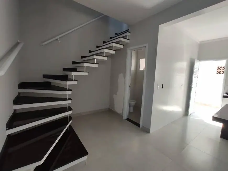 Foto 1 de Casa de Condomínio com 2 Quartos à venda, 75m² em Santa Eugenia, Mongaguá