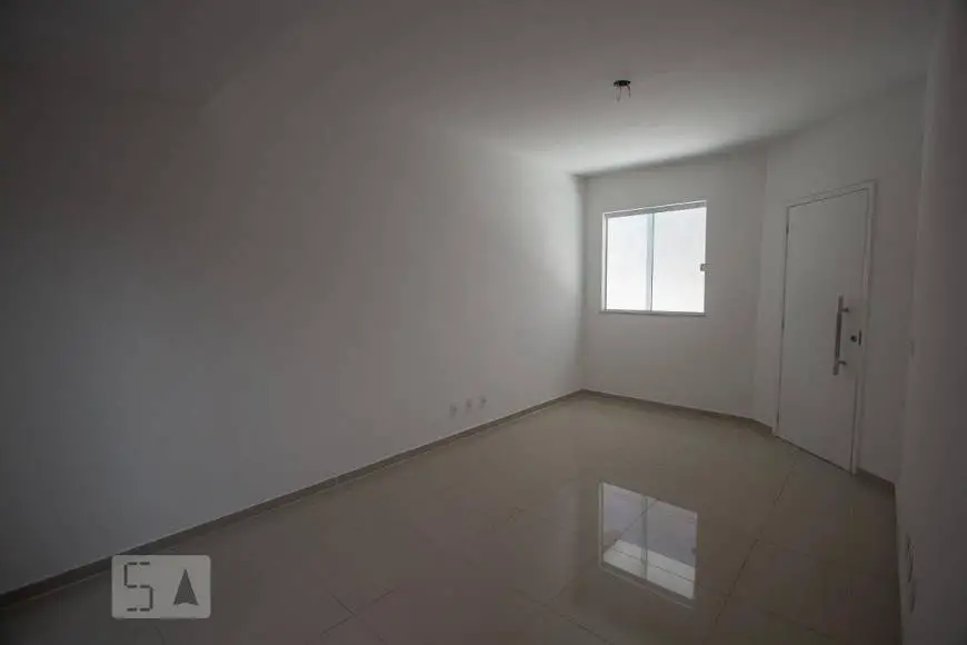 Foto 1 de Casa de Condomínio com 3 Quartos para alugar, 90m² em Bonsucesso, Rio de Janeiro