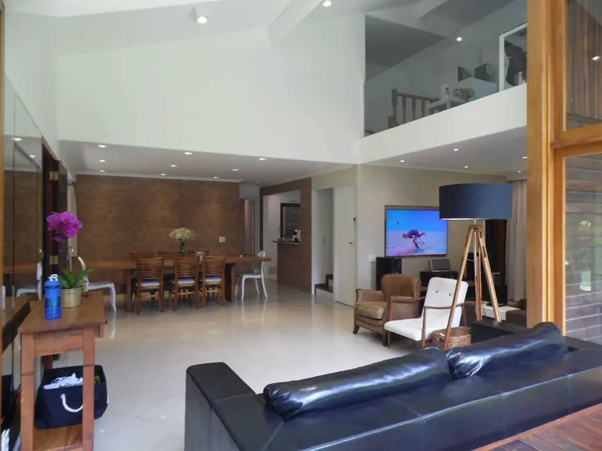 Foto 2 de Casa de Condomínio com 3 Quartos à venda, 350m² em Caraguata, Mairiporã