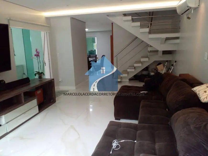 Foto 1 de Casa de Condomínio com 3 Quartos à venda, 220m² em Flores, Manaus