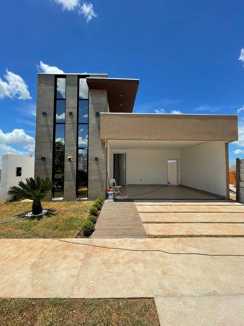 Foto 1 de Casa de Condomínio com 3 Quartos à venda, 144m² em Jardim Imperial, Cuiabá