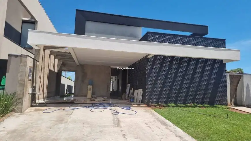 Foto 1 de Casa de Condomínio com 3 Quartos à venda, 181m² em Jardim Montevideu, Campo Grande