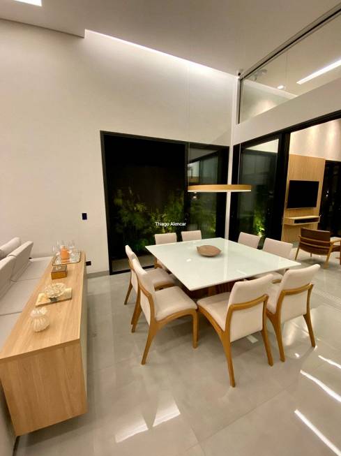Foto 3 de Casa de Condomínio com 3 Quartos à venda, 217m² em Jardim Montevideu, Campo Grande