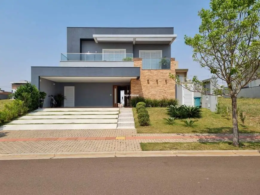 Foto 1 de Casa de Condomínio com 3 Quartos à venda, 244m² em Jardim Montevideu, Campo Grande