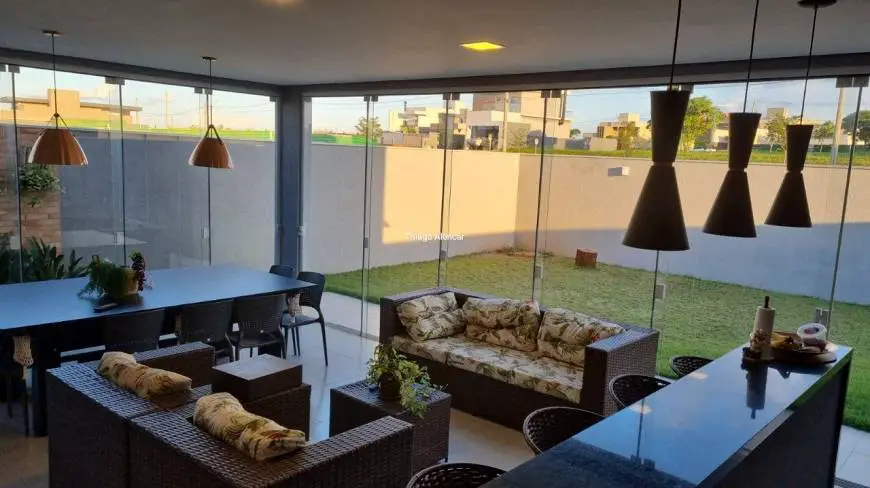 Foto 4 de Casa de Condomínio com 3 Quartos à venda, 244m² em Jardim Montevideu, Campo Grande