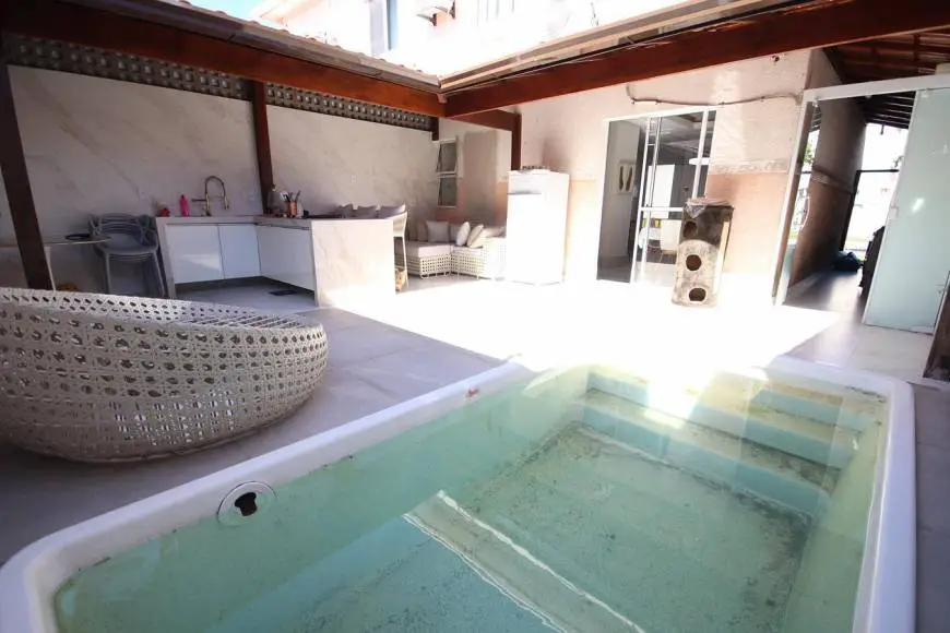 Foto 1 de Casa de Condomínio com 3 Quartos à venda, 126m² em Praia da Baleia, Serra