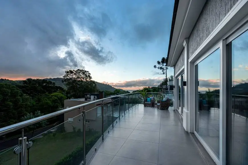 Foto 1 de Casa de Condomínio com 3 Quartos à venda, 400m² em Prinstrop, Gramado