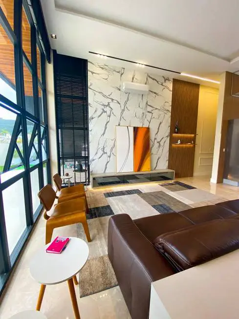 Foto 1 de Casa de Condomínio com 3 Quartos à venda, 203m² em Santa Regina, Camboriú