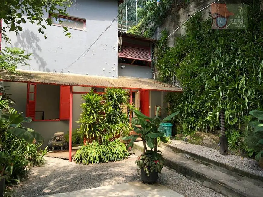 Foto 1 de Casa de Condomínio com 3 Quartos para alugar, 150m² em Santa Teresa, Rio de Janeiro