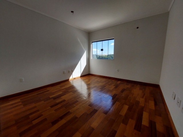 Foto 3 de Casa de Condomínio com 3 Quartos à venda, 300m² em Vina Del Mar, Juiz de Fora