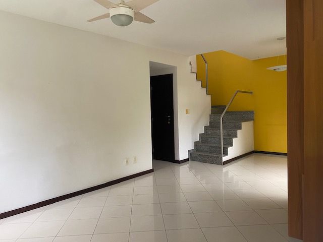 Foto 4 de Casa de Condomínio com 4 Quartos para alugar, 300m² em Buraquinho, Lauro de Freitas