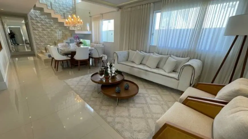 Foto 2 de Casa de Condomínio com 4 Quartos à venda, 319m² em Buraquinho, Lauro de Freitas