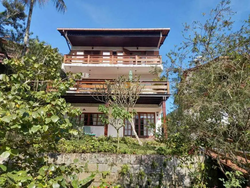 Foto 1 de Casa de Condomínio com 4 Quartos à venda, 400m² em Carlos Guinle, Teresópolis