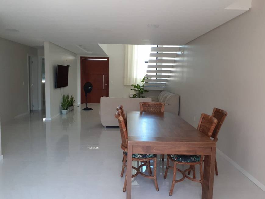 Foto 2 de Casa de Condomínio com 4 Quartos à venda, 277m² em Deltaville, Biguaçu