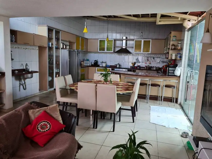 Foto 1 de Casa de Condomínio com 4 Quartos à venda, 170m² em Flores, Manaus
