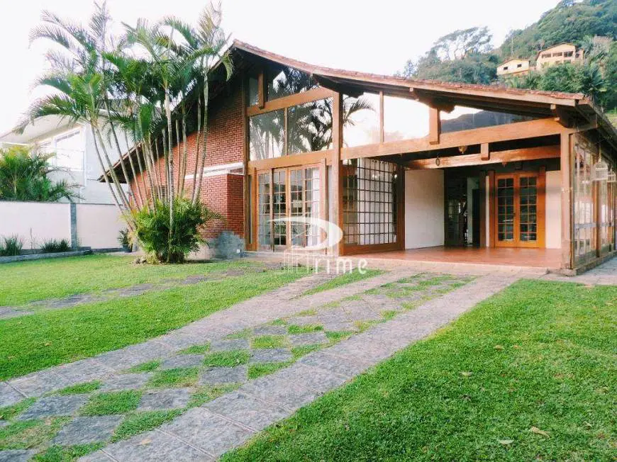 Foto 1 de Casa de Condomínio com 4 Quartos à venda, 230m² em Granja Comari, Teresópolis