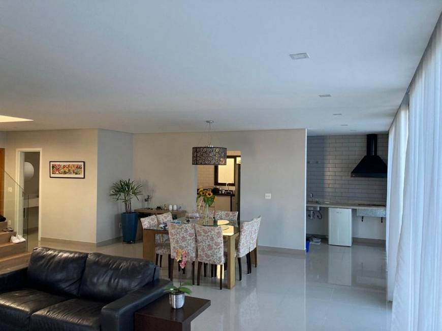 Foto 3 de Casa de Condomínio com 4 Quartos para venda ou aluguel, 315m² em Granja Viana, Carapicuíba