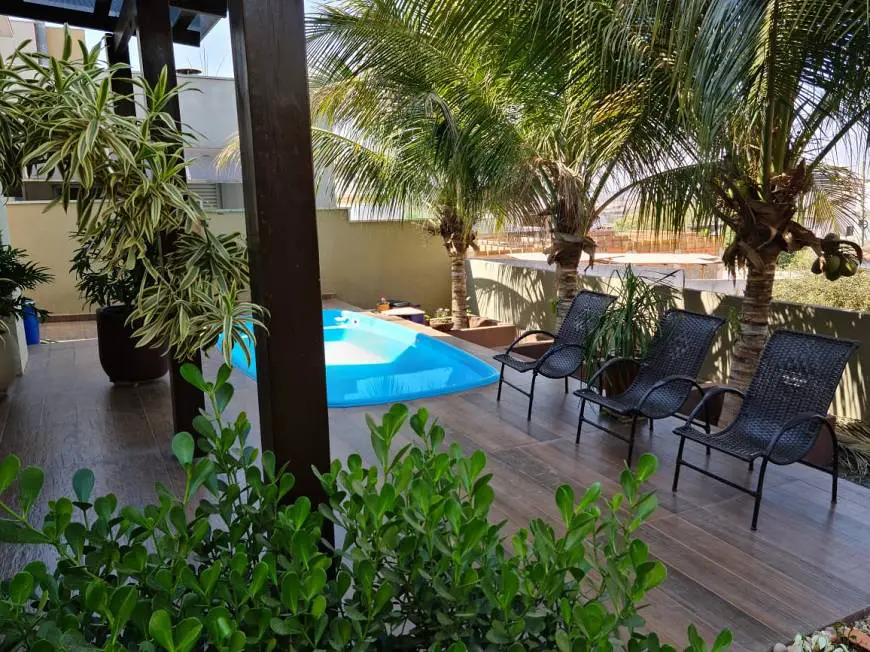 Foto 1 de Casa de Condomínio com 4 Quartos à venda, 300m² em Jardim Imperial, Cuiabá