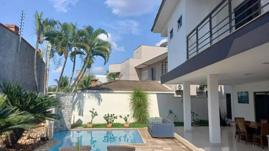 Foto 1 de Casa de Condomínio com 4 Quartos para venda ou aluguel, 500m² em Jardim Itália, Cuiabá